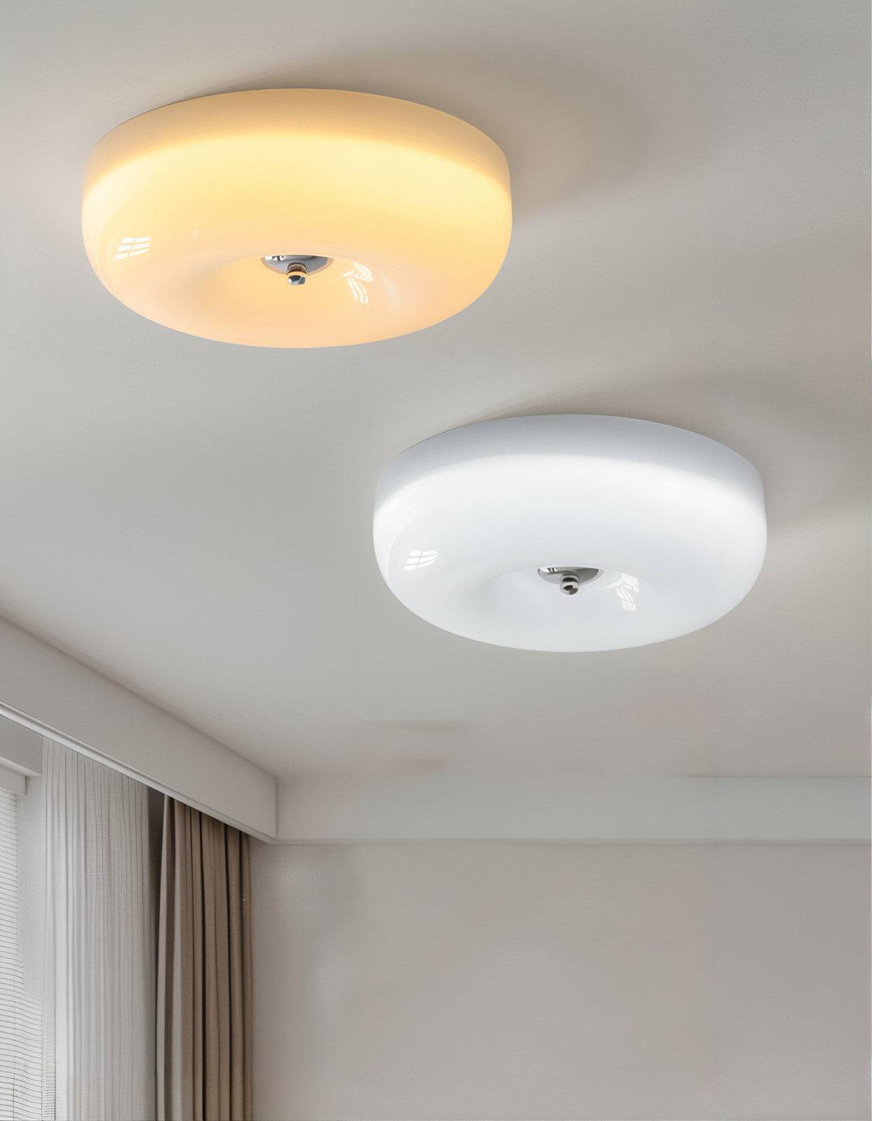 Retro plafondlamp met afgeronde glazen kap